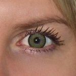 Glamour green v detailu na původní barvě očí modré