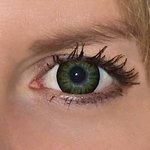 Be party green v detailu na původní barvě očí modré