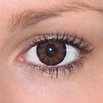 Sexy brown v detailu na původní barvě očí hnědé